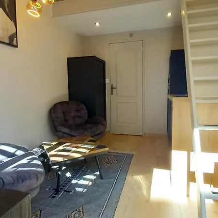 Avec Mezzanine Hotel *
